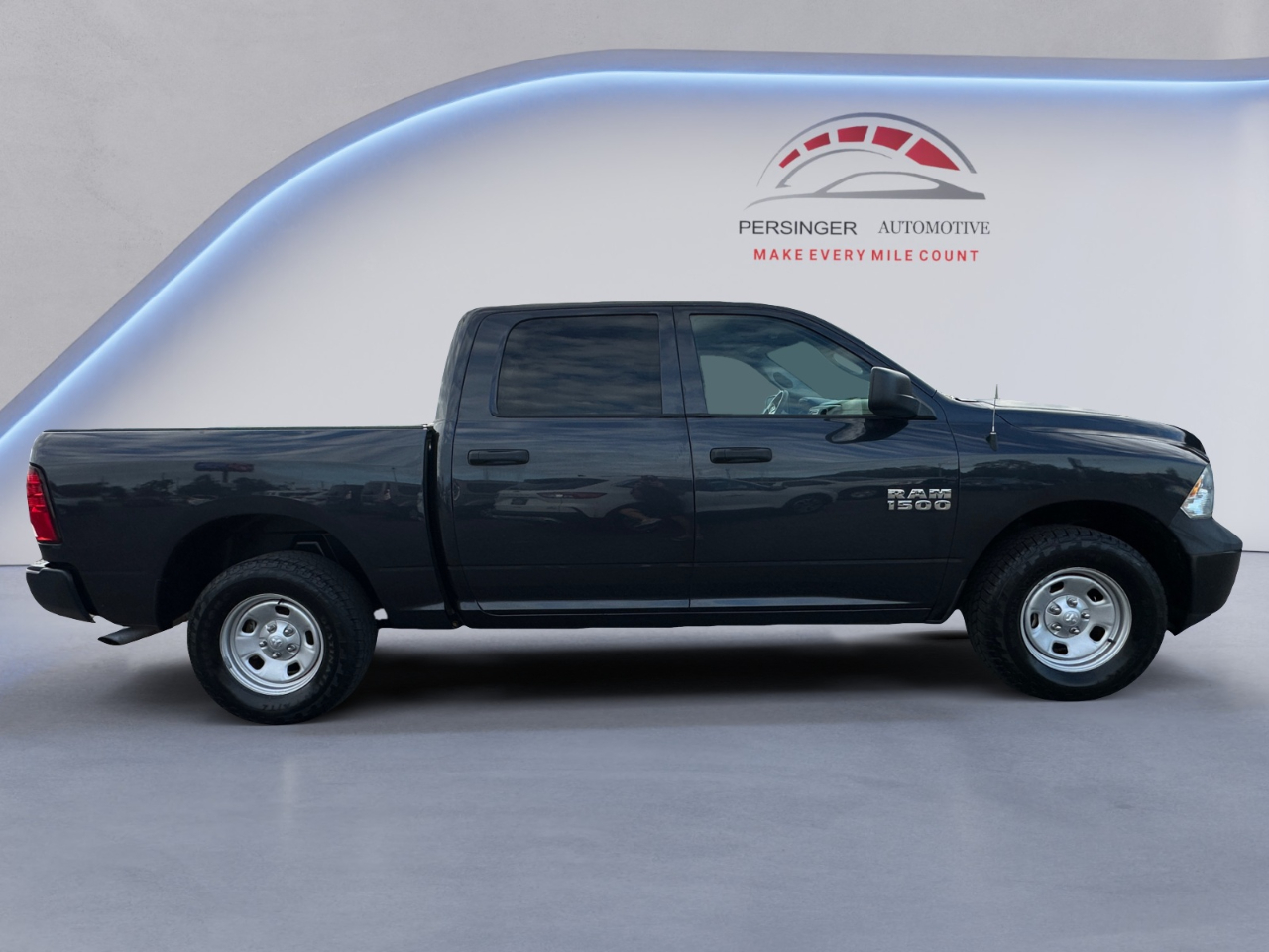 RAM 1500 Tradesman 4x4 Crew Cab 5'7" Box 2018 RAM 1500 Tradesman 4x4 Crew Cab 5'7" Box 2018