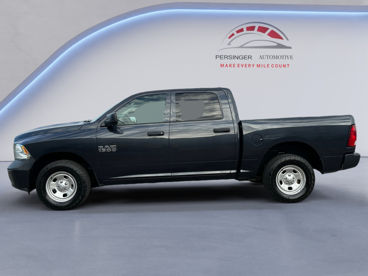 RAM 1500 Tradesman 4x4 Crew Cab 5'7" Box 2018 RAM 1500 Tradesman 4x4 Crew Cab 5'7" Box 2018