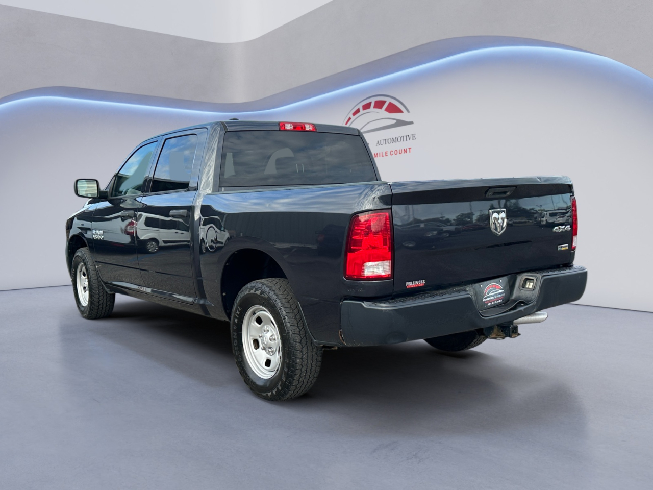 RAM 1500 Tradesman 4x4 Crew Cab 5'7" Box 2018 RAM 1500 Tradesman 4x4 Crew Cab 5'7" Box 2018