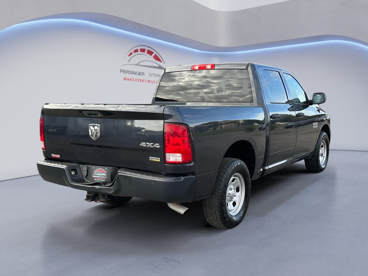 RAM 1500 Tradesman 4x4 Crew Cab 5'7" Box 2018 RAM 1500 Tradesman 4x4 Crew Cab 5'7" Box 2018