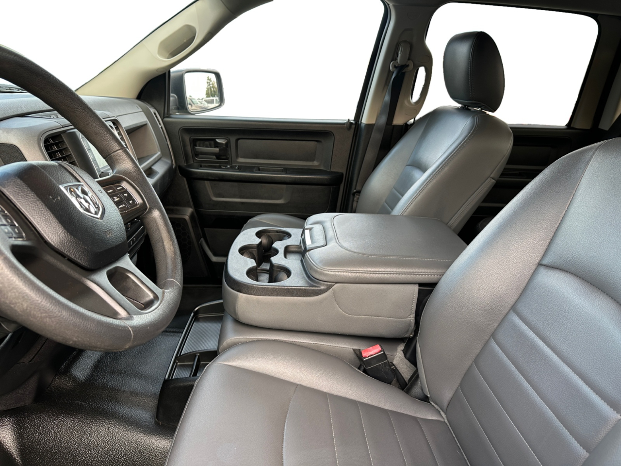 RAM 1500 Tradesman 4x4 Crew Cab 5'7" Box 2018 RAM 1500 Tradesman 4x4 Crew Cab 5'7" Box 2018