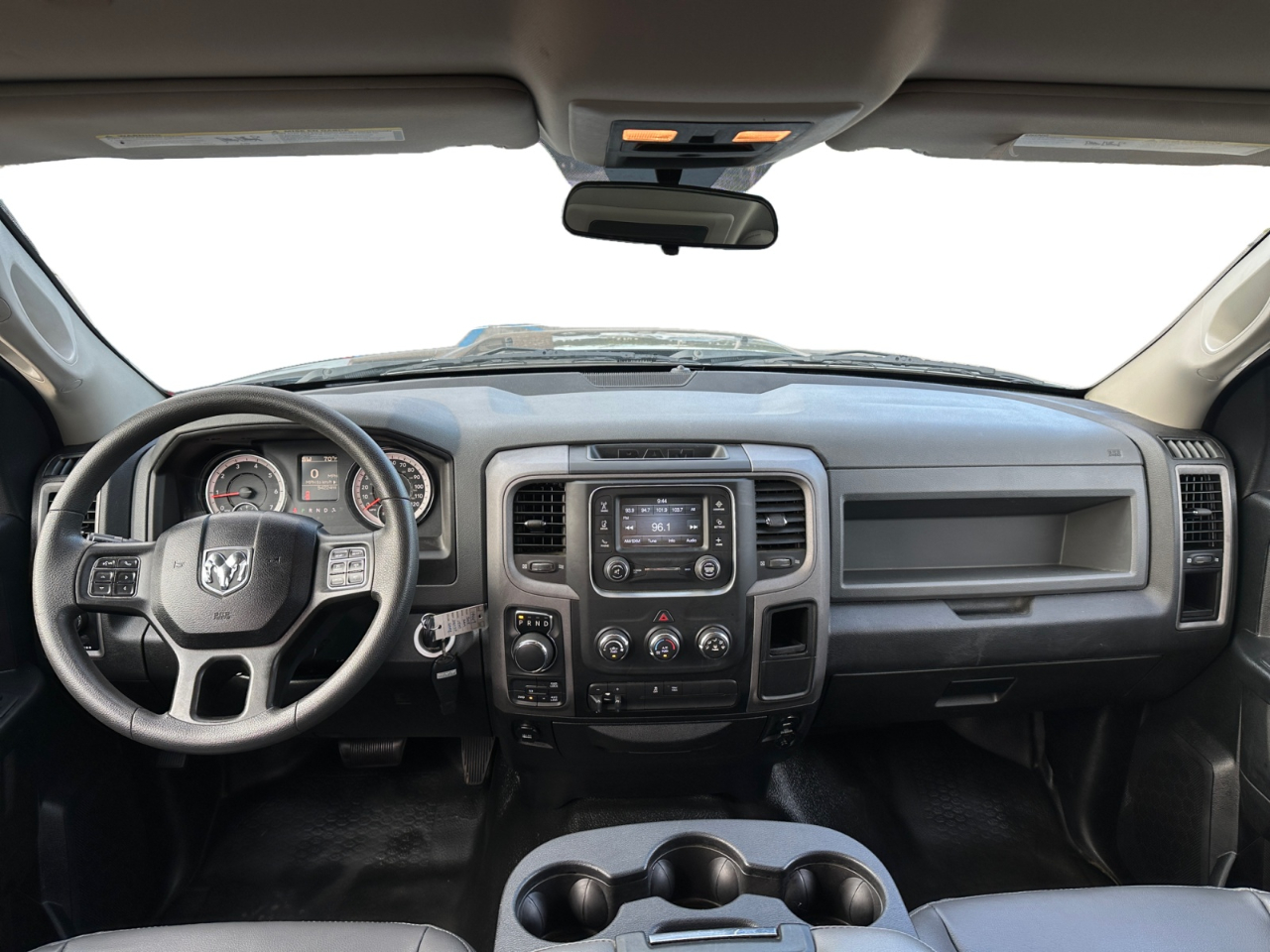 RAM 1500 Tradesman 4x4 Crew Cab 5'7" Box 2018 RAM 1500 Tradesman 4x4 Crew Cab 5'7" Box 2018