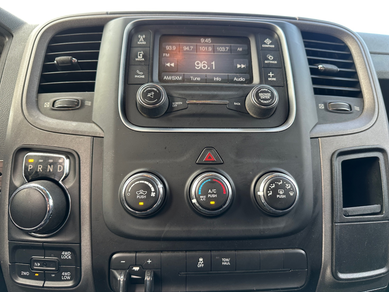 RAM 1500 Tradesman 4x4 Crew Cab 5'7" Box 2018 RAM 1500 Tradesman 4x4 Crew Cab 5'7" Box 2018