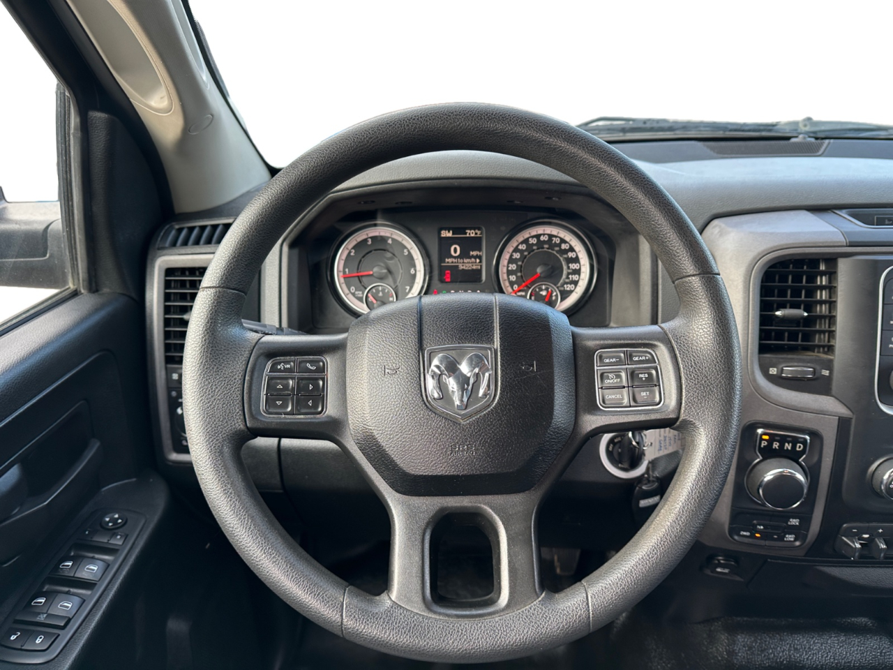 RAM 1500 Tradesman 4x4 Crew Cab 5'7" Box 2018 RAM 1500 Tradesman 4x4 Crew Cab 5'7" Box 2018