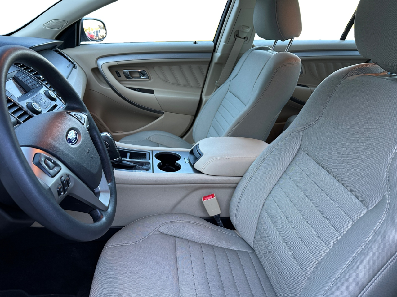 Ford Taurus SE FWD 2018