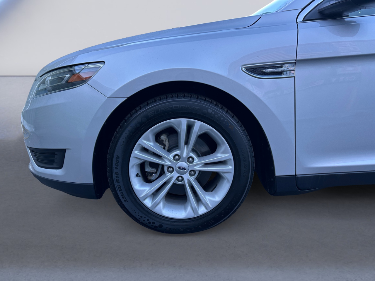 Ford Taurus SE FWD 2018