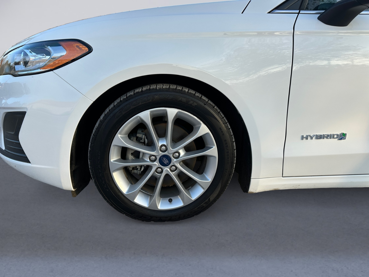 Ford Fusion Hybrid SE FWD 2019