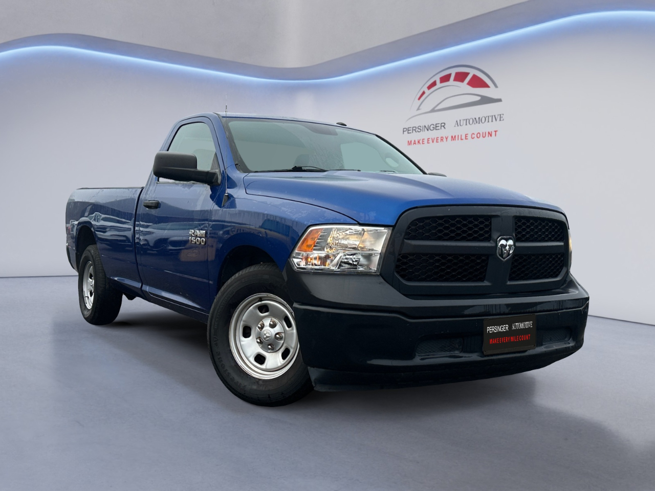 RAM 1500 Tradesman 4x2 Regular Cab 8' Box 2017