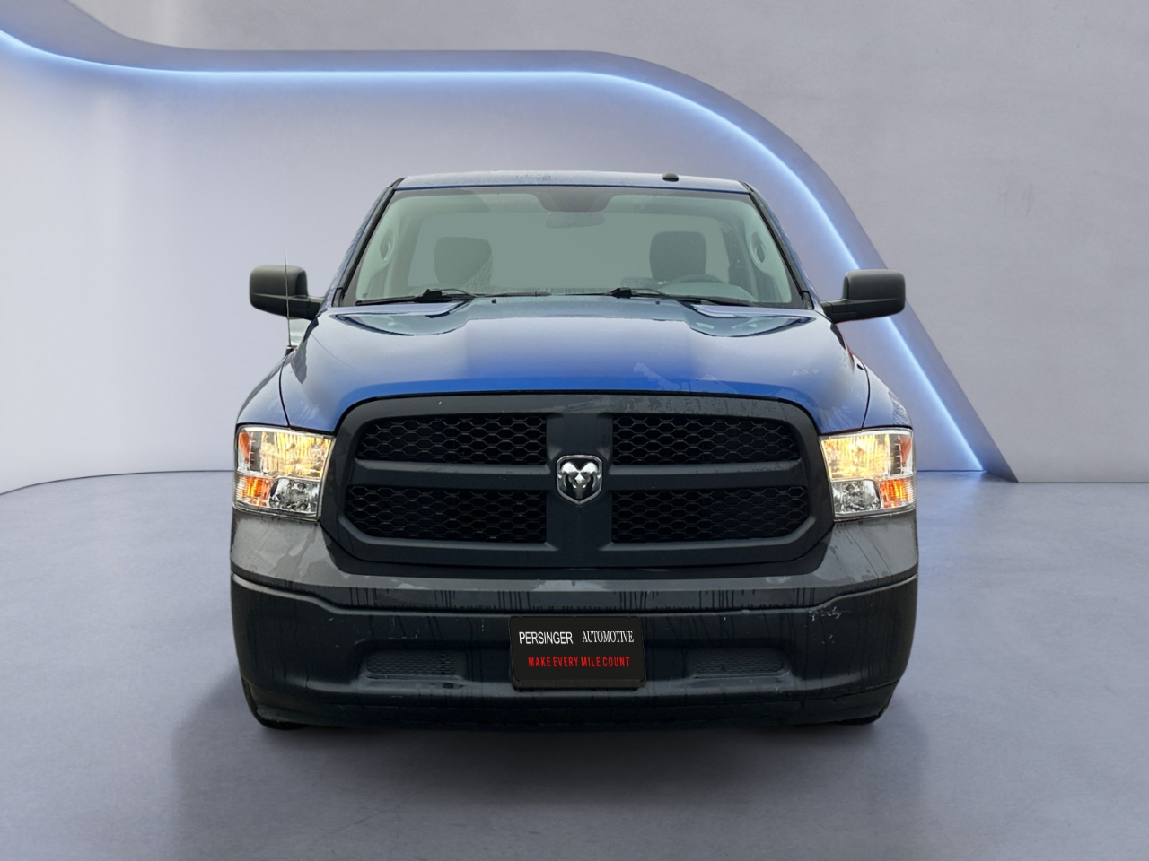 RAM 1500 Tradesman 4x2 Regular Cab 8' Box 2017