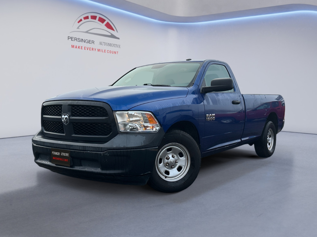 RAM 1500 Tradesman 4x2 Regular Cab 8' Box 2017
