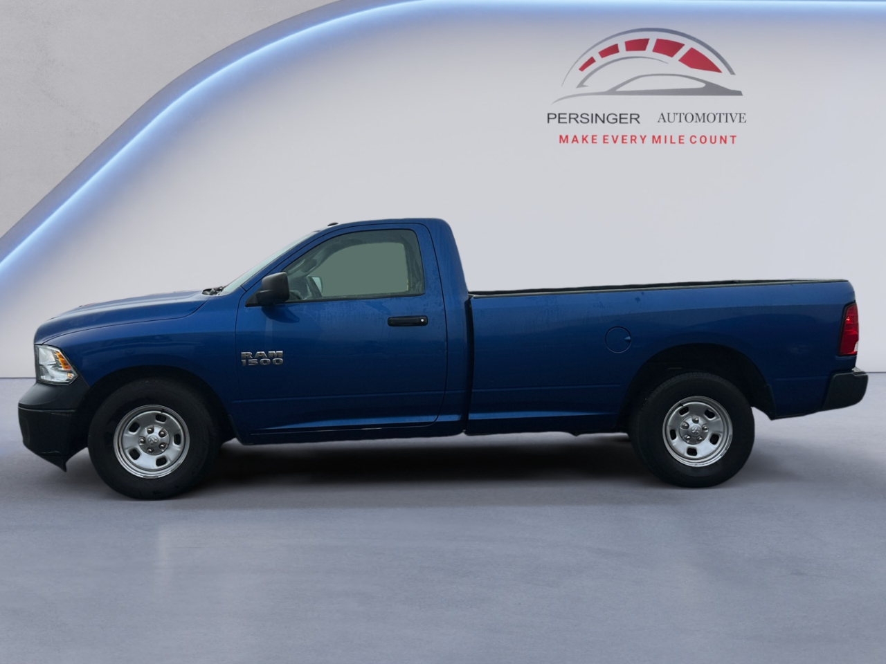 RAM 1500 Tradesman 4x2 Regular Cab 8' Box 2017