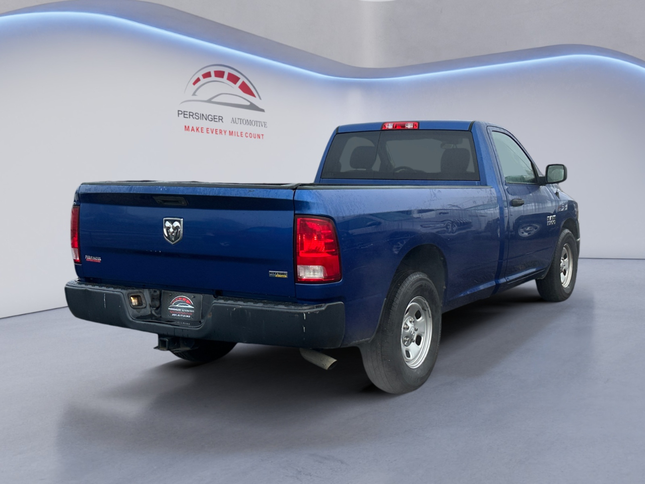 RAM 1500 Tradesman 4x2 Regular Cab 8' Box 2017