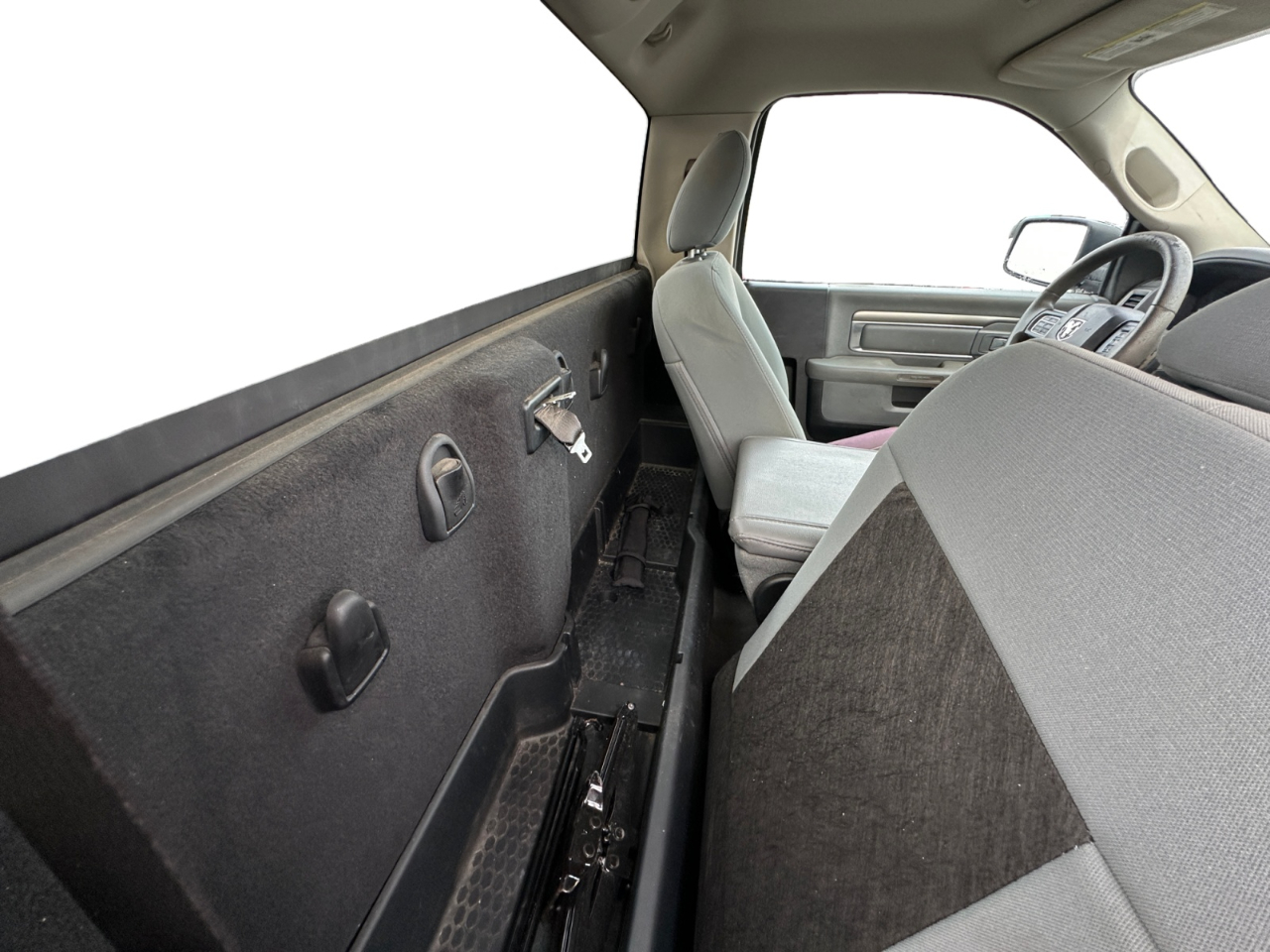 RAM 1500 Tradesman 4x2 Regular Cab 8' Box 2017