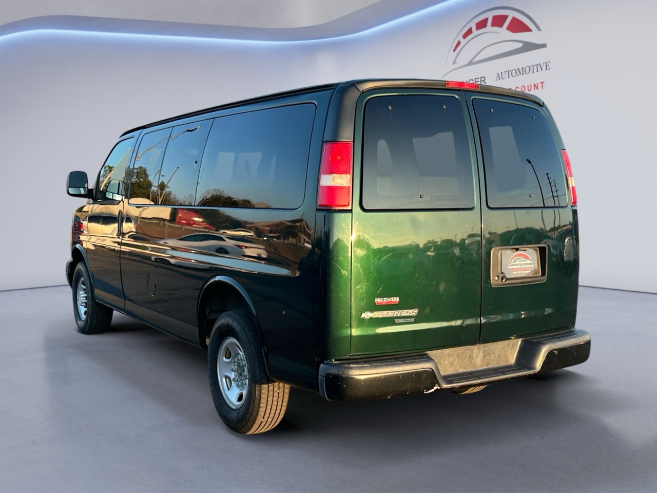 Chevrolet Express Passenger RWD 2500 135" LS 2015