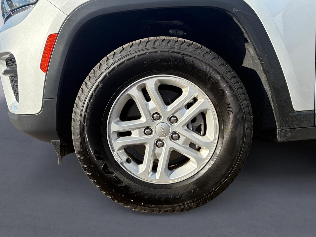 Jeep Grand Cherokee Laredo 4x4 2023