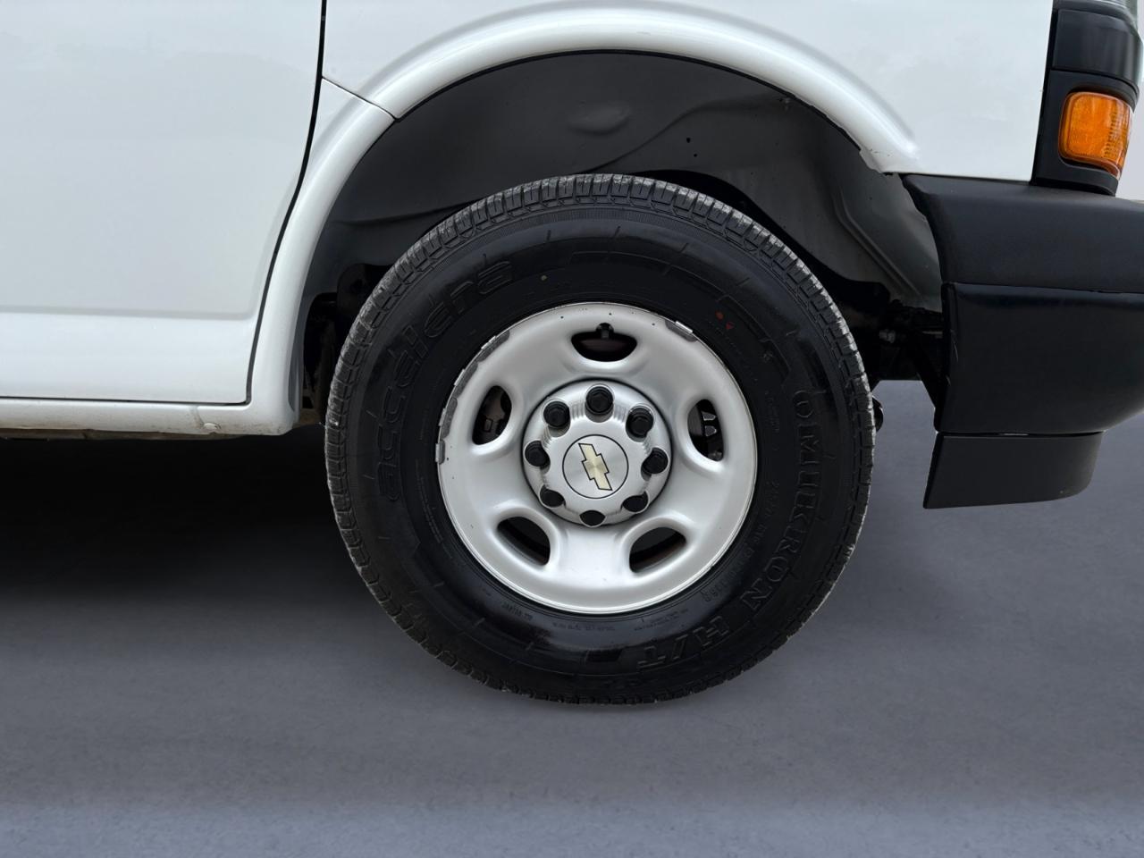 Chevrolet Express Passenger RWD 3500 155" LS 2021