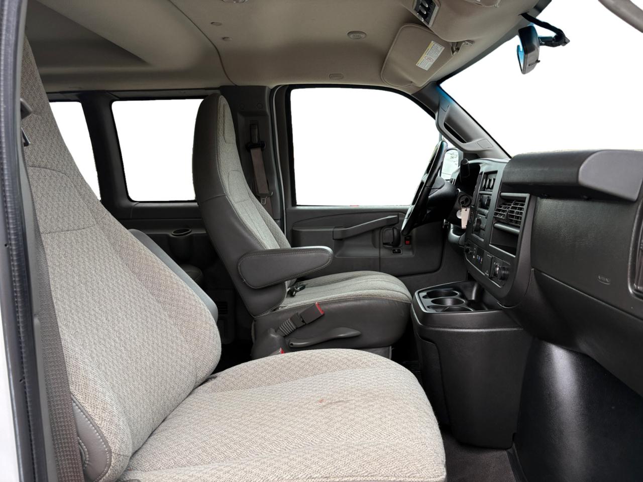 Chevrolet Express Passenger RWD 3500 155" LS 2021