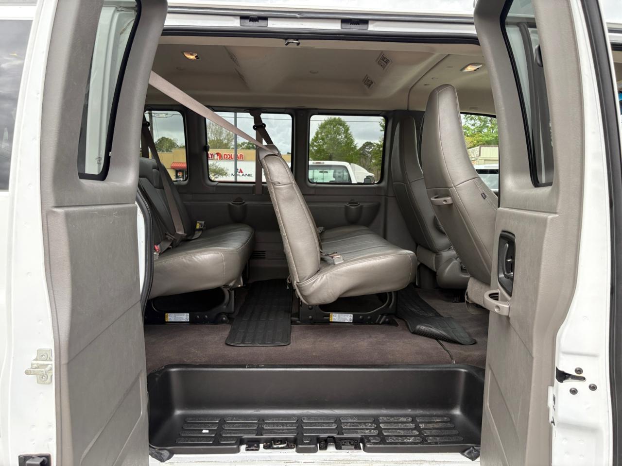 Chevrolet Express Passenger RWD 3500 155" LS 2021