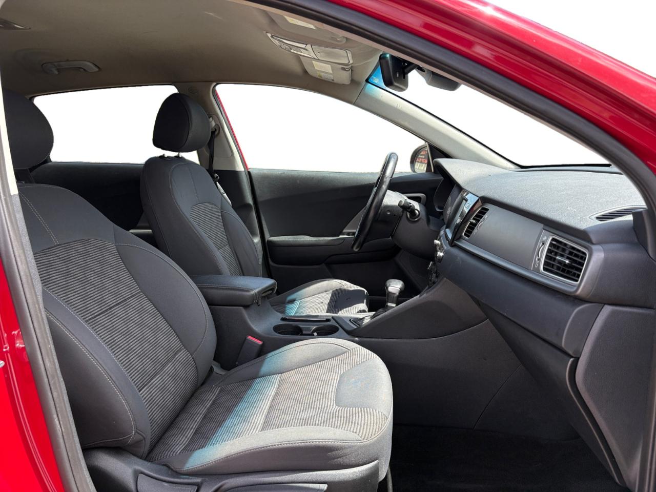 Kia Niro LX FWD 2018