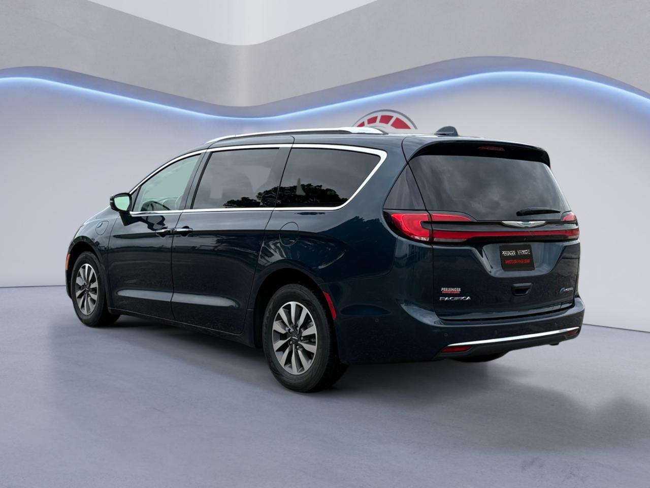 Chrysler Pacifica Hybrid Touring L FWD 2021