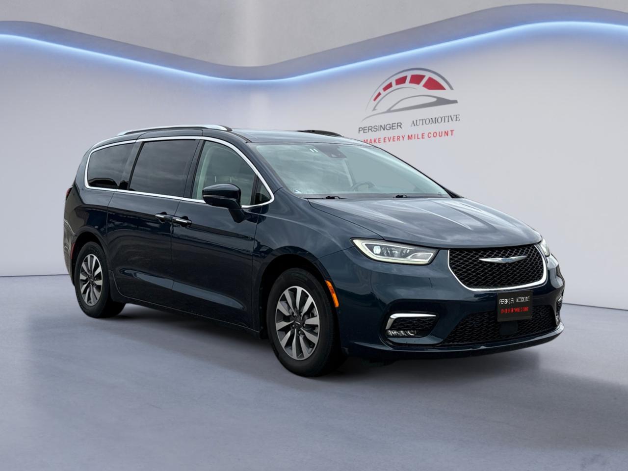 Chrysler Pacifica Hybrid Touring L FWD 2021