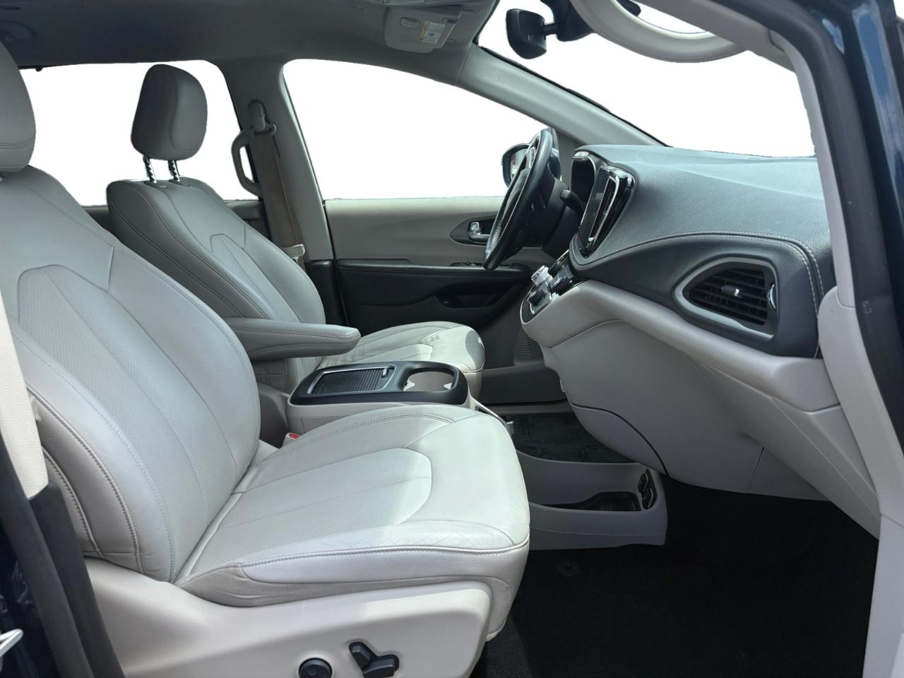 Chrysler Pacifica Hybrid Touring L FWD 2021