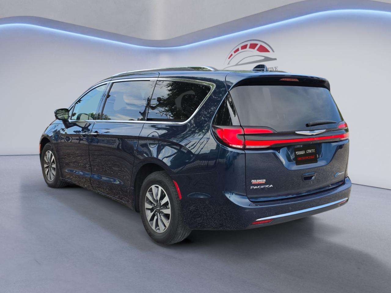 Chrysler Pacifica Hybrid Touring L FWD 2021