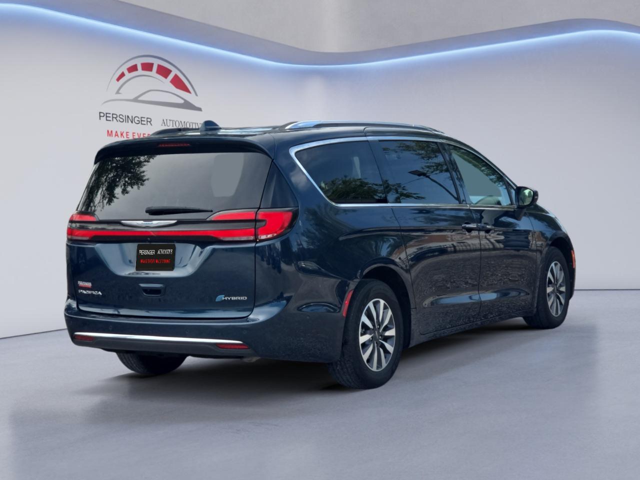 Chrysler Pacifica Hybrid Touring L FWD 2021