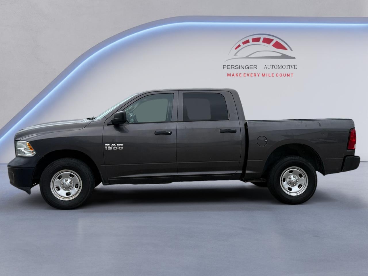 RAM 1500 4WD Crew Cab 140.5" Tradesman 2016