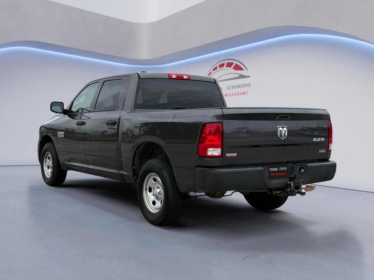 RAM 1500 4WD Crew Cab 140.5" Tradesman 2016
