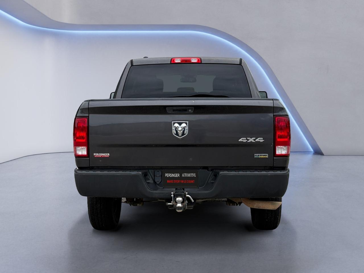 RAM 1500 4WD Crew Cab 140.5" Tradesman 2016