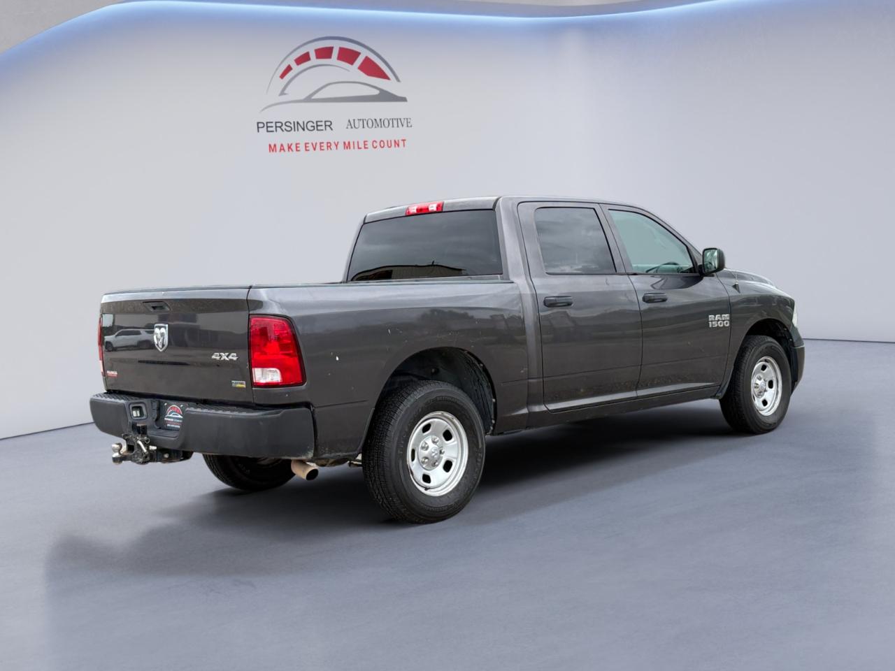 RAM 1500 4WD Crew Cab 140.5" Tradesman 2016
