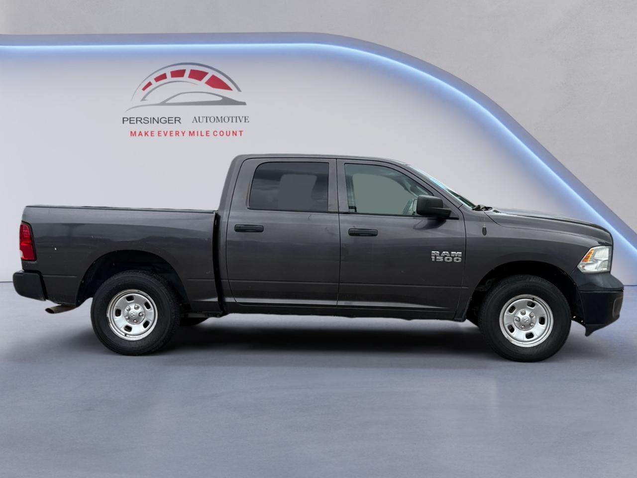 RAM 1500 4WD Crew Cab 140.5" Tradesman 2016