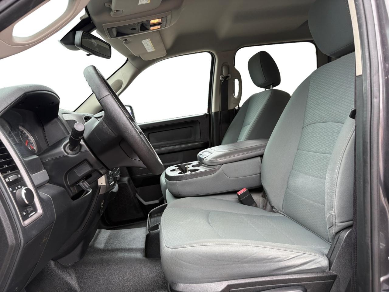 RAM 1500 4WD Crew Cab 140.5" Tradesman 2016