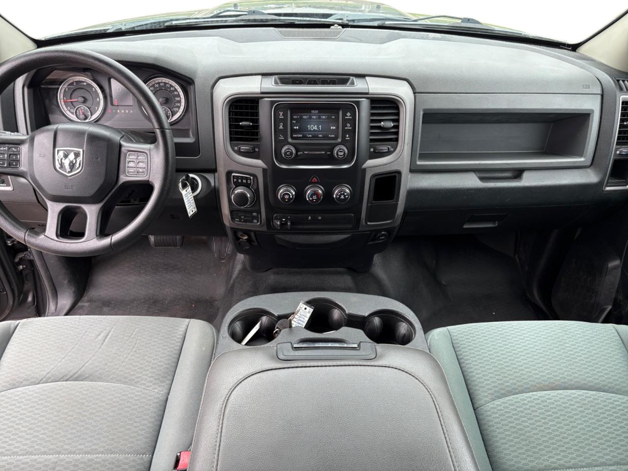 RAM 1500 4WD Crew Cab 140.5" Tradesman 2016
