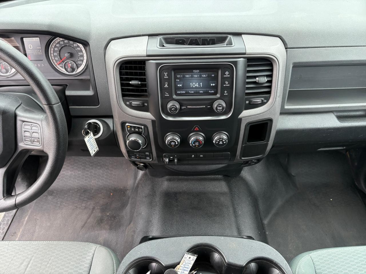 RAM 1500 4WD Crew Cab 140.5" Tradesman 2016