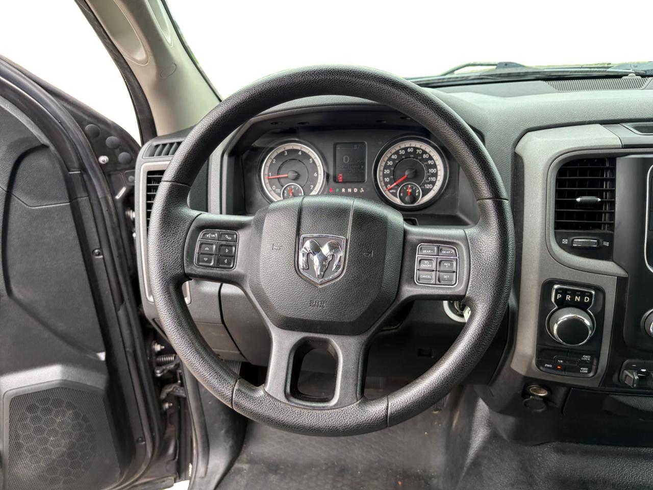 RAM 1500 4WD Crew Cab 140.5" Tradesman 2016
