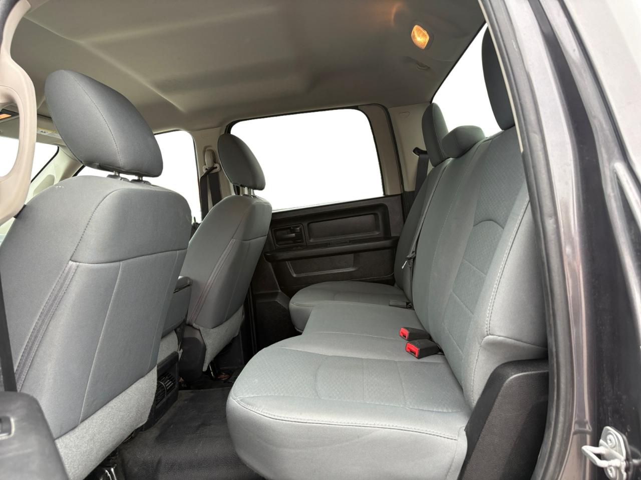 RAM 1500 4WD Crew Cab 140.5" Tradesman 2016