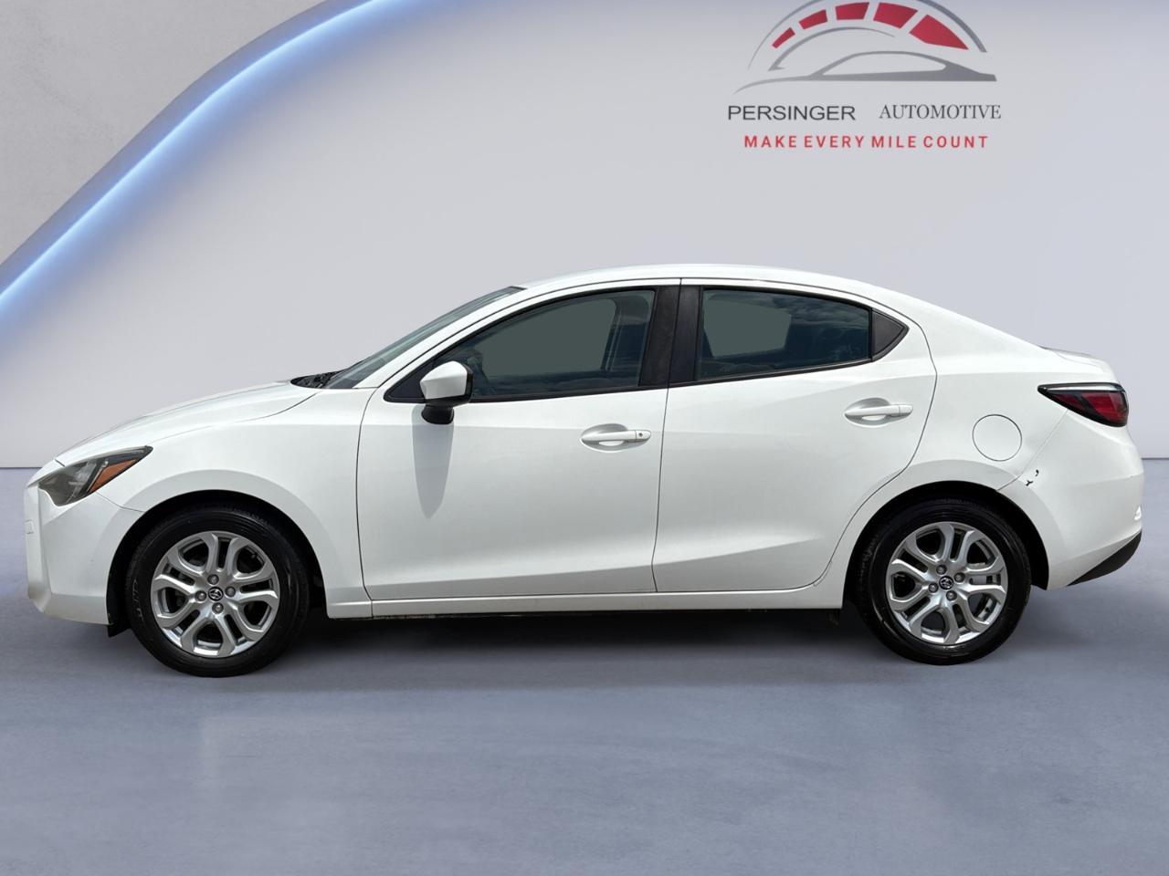 Toyota Yaris iA Manual (Natl) 2017