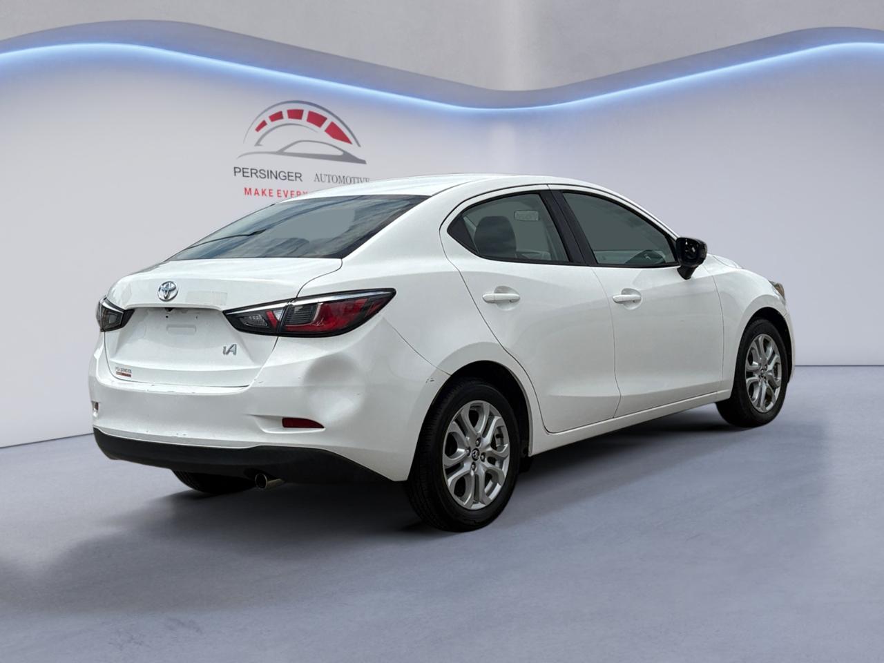 Toyota Yaris iA Manual (Natl) 2017