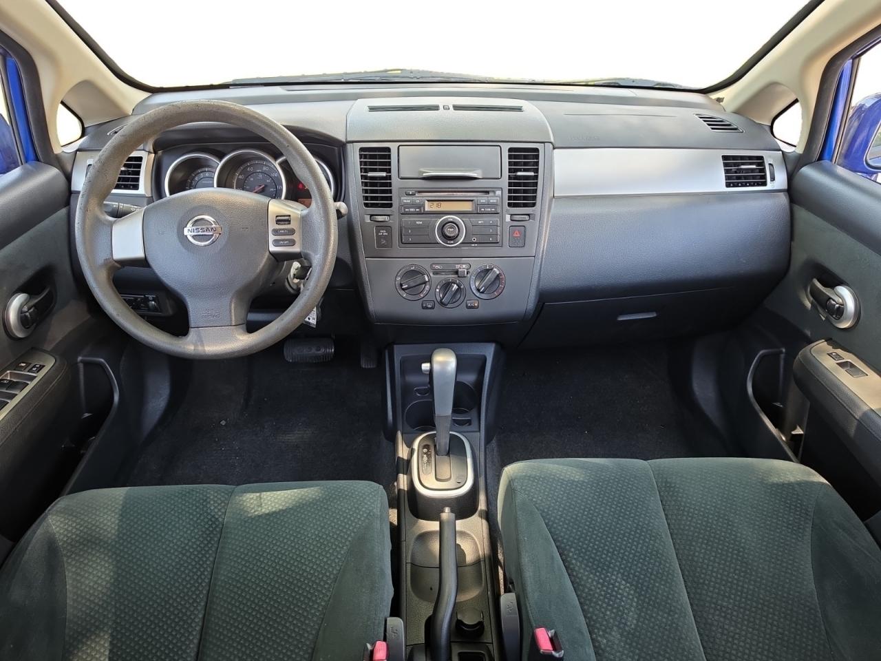 Nissan Versa 1.8 S Hatchback 2012