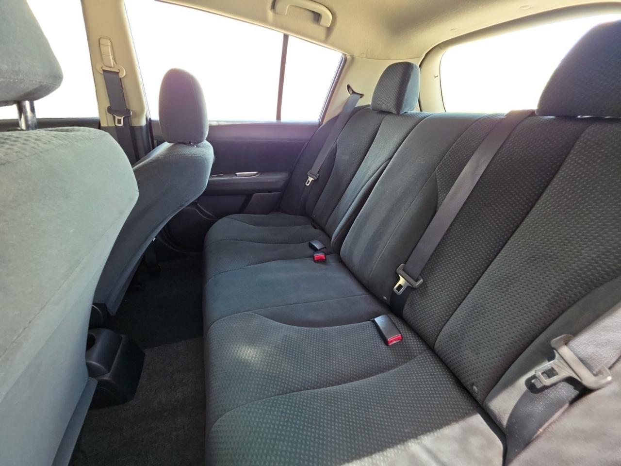 Nissan Versa 1.8 S Hatchback 2012