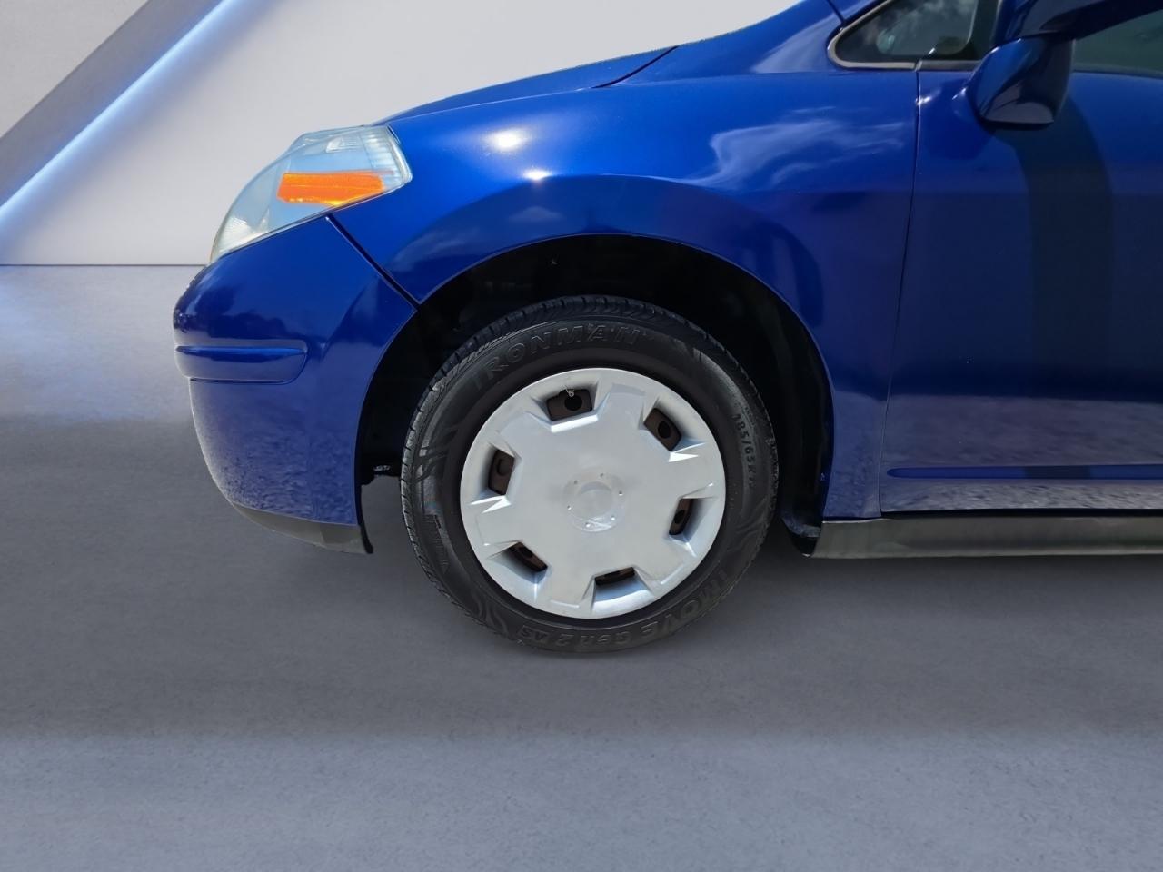 Nissan Versa 1.8 S Hatchback 2012