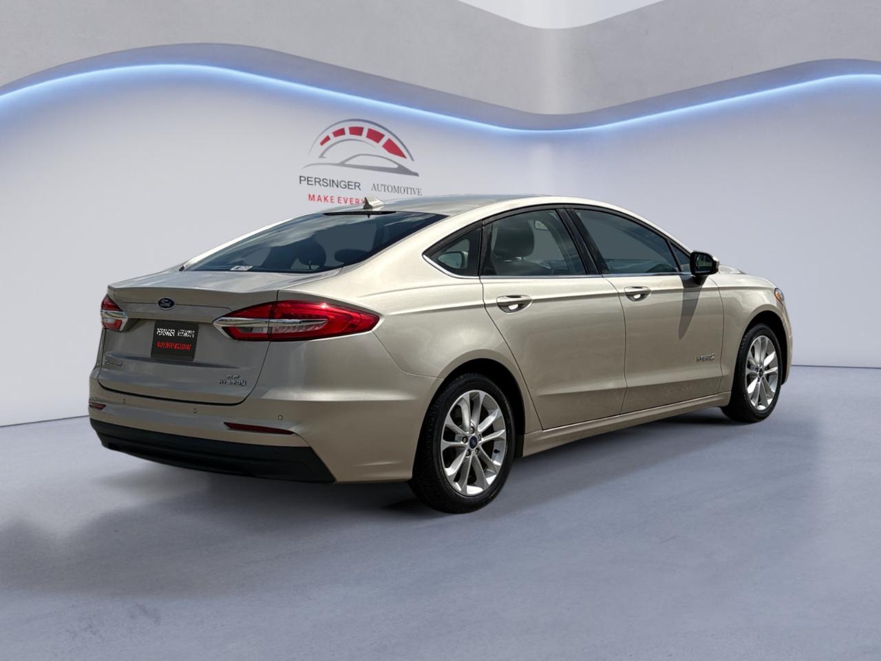 Ford Fusion Hybrid SE FWD 2019