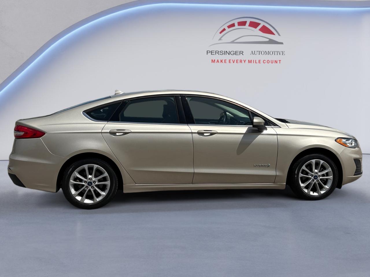 Ford Fusion Hybrid SE FWD 2019