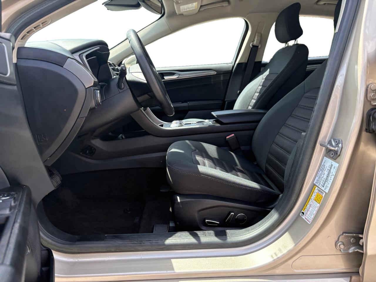 Ford Fusion Hybrid SE FWD 2019