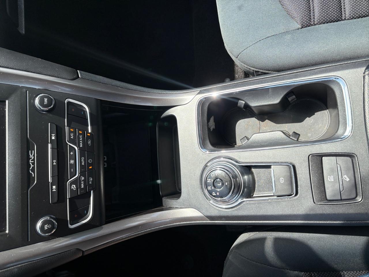 Ford Fusion Hybrid SE FWD 2019