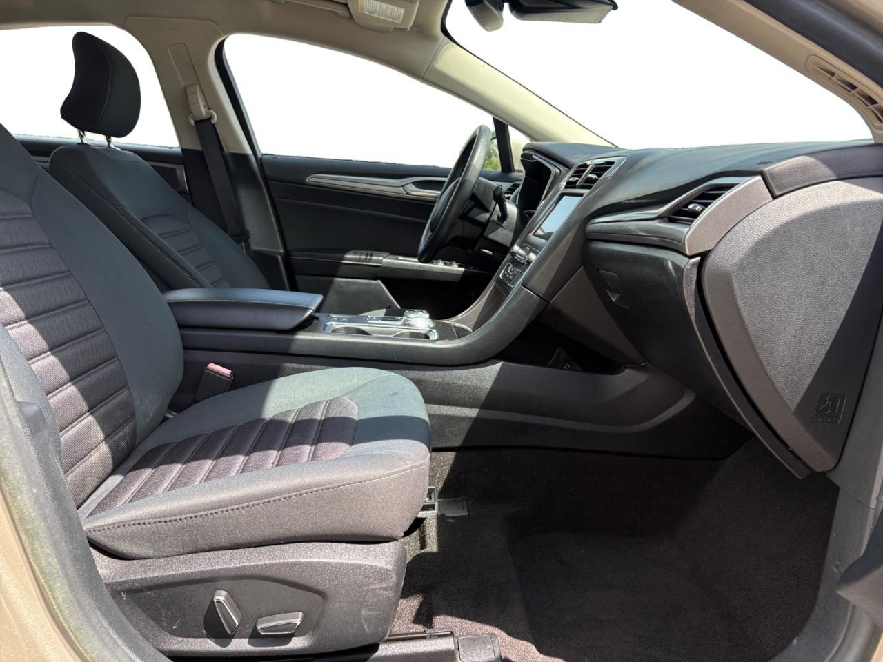 Ford Fusion Hybrid SE FWD 2019