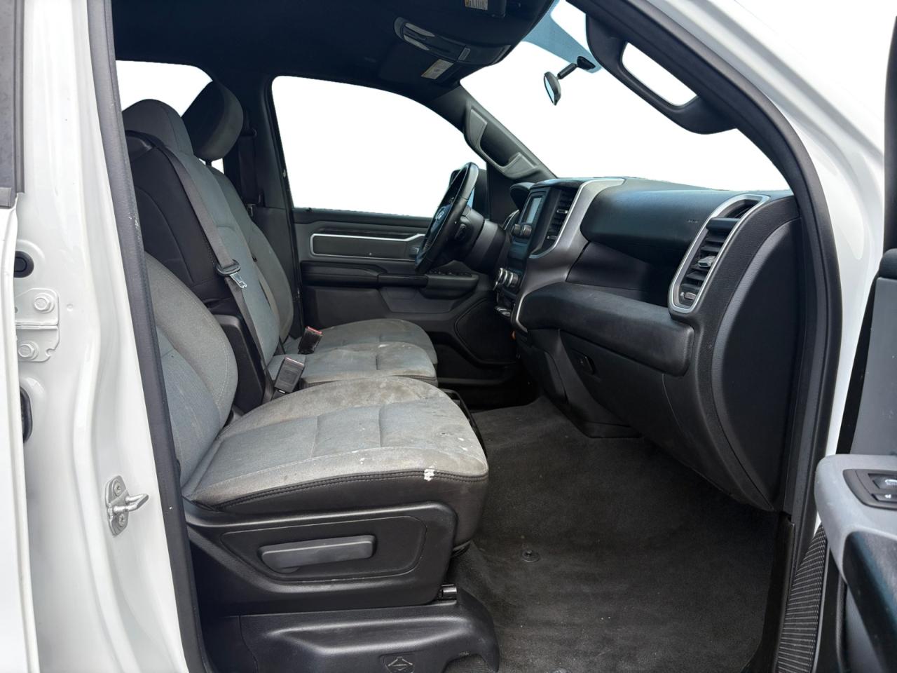 RAM 1500 Big Horn 4x2 Quad Cab 6'4" Box 2022