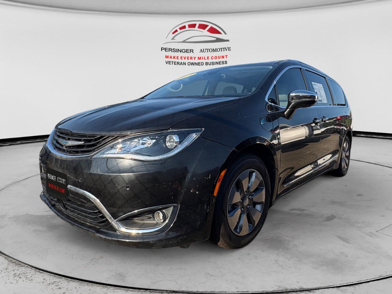 2018 Chrysler Pacifica Hybrid Limited FWD
